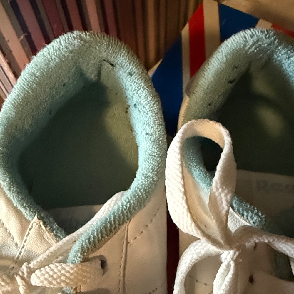 Reebok women’s princes White/ powder blue Sneakers Size 8 1/2 - Picture 5 of 6